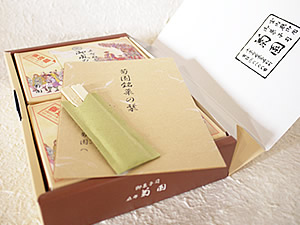 わらびもち8切れ×2個入り 580円